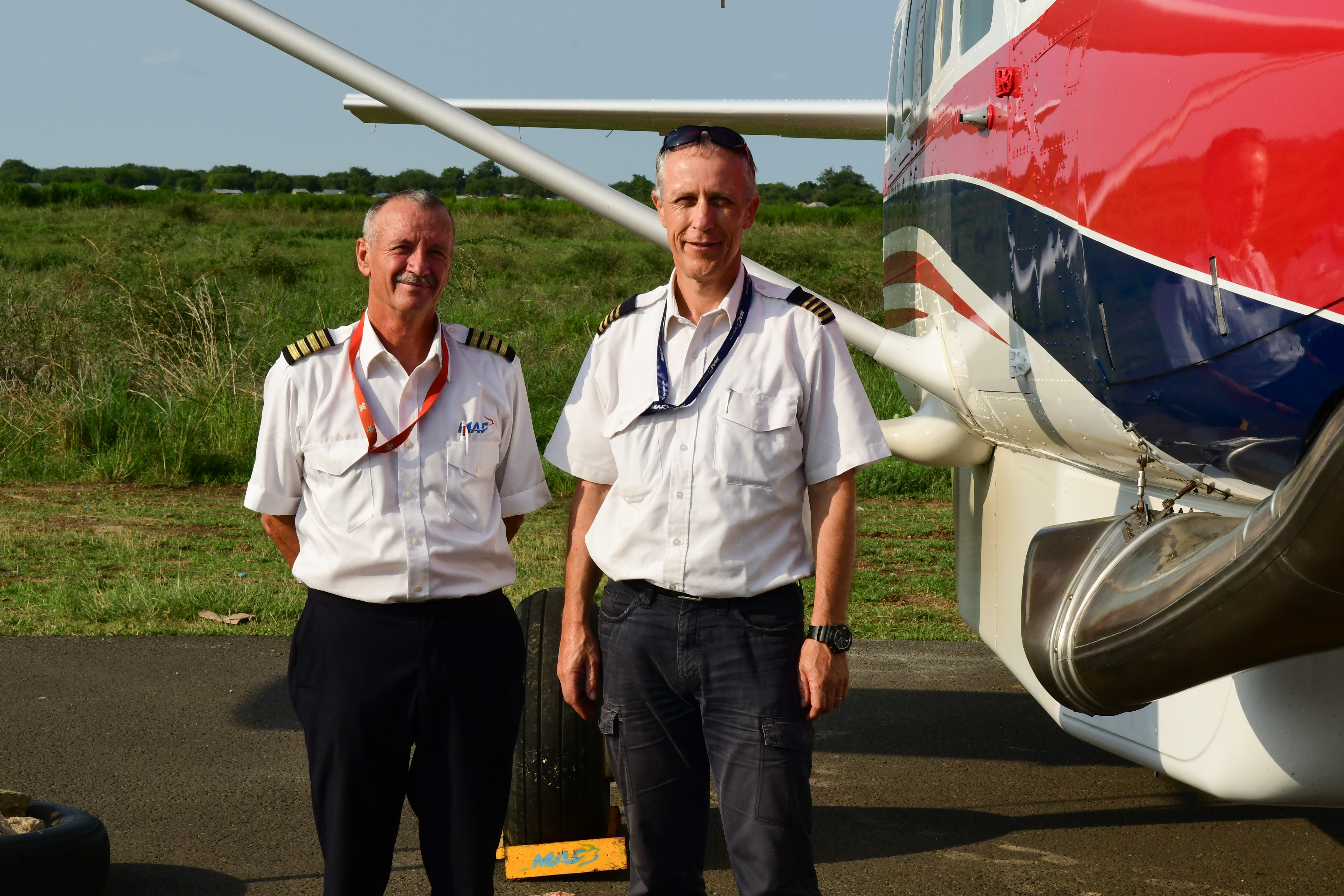 Überführungsflug - die beiden MAF-Piloten